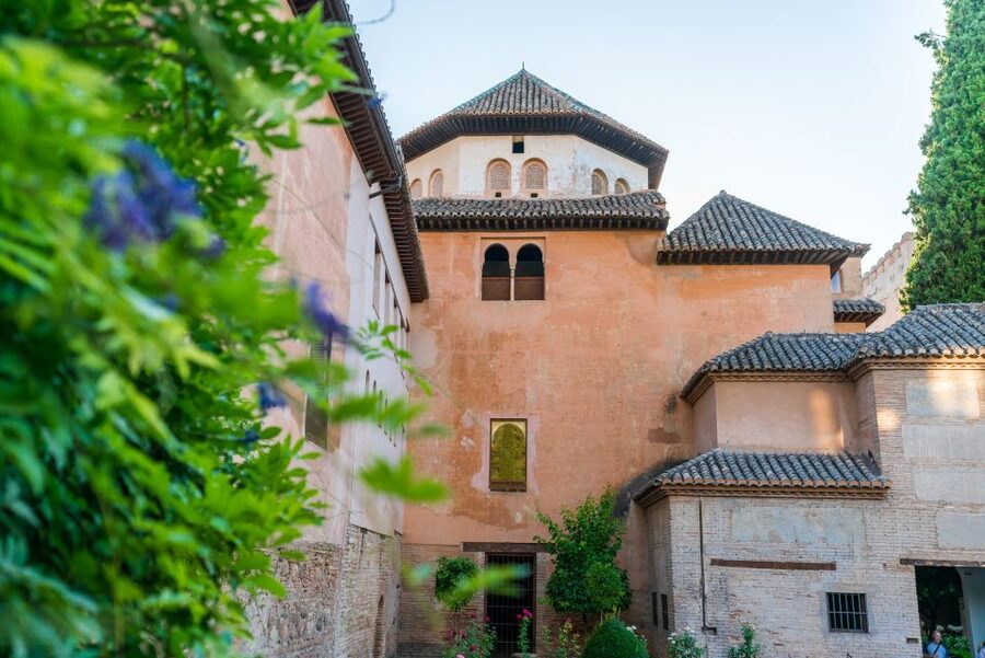 Granada: Alhambra Ticket and Guided Tour with Nasrid Palaces - Alcazaba fortress and the view from the Watch Tower