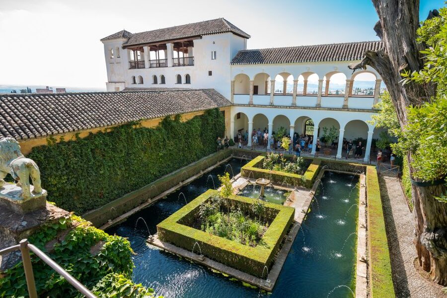 Granada: Alhambra Ticket and Guided Tour with Nasrid Palaces - Palace of Carlos V and the free areas after the tour