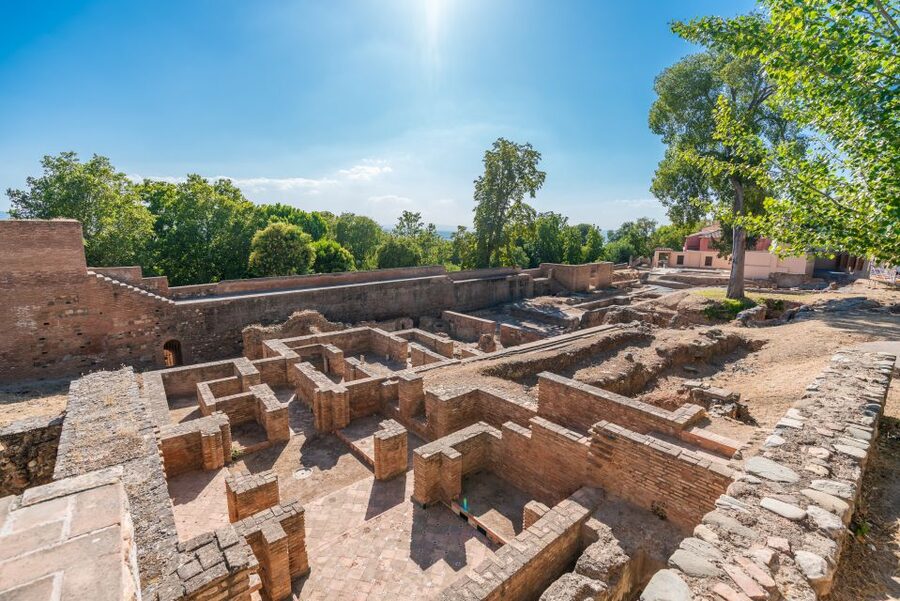 Granada: Alhambra Ticket and Guided Tour with Nasrid Palaces - Meeting your guide beside the ticket office