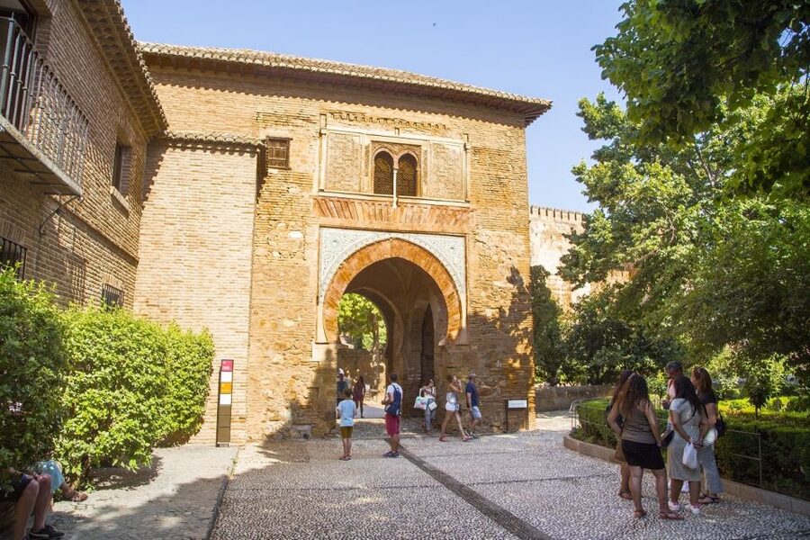 Granada: Combo Alhambra, Albaicín, and Sacromonte Tour - Mirador de San Nicolás and the famous view