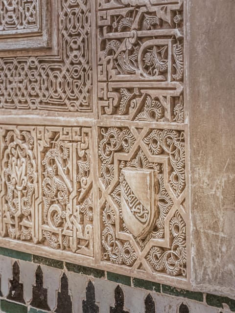 Granada: Combo Alhambra, Albaicín, and Sacromonte Tour - The Nasrid Palaces and the most sought-after entry