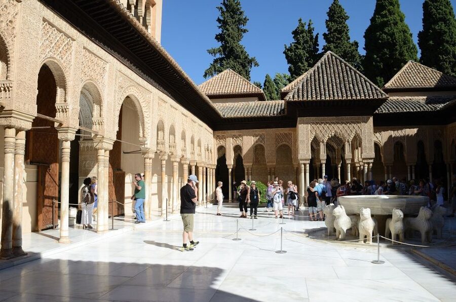 Granada: Combo Alhambra, Albaicín, and Sacromonte Tour - Albaicín: Granada on foot