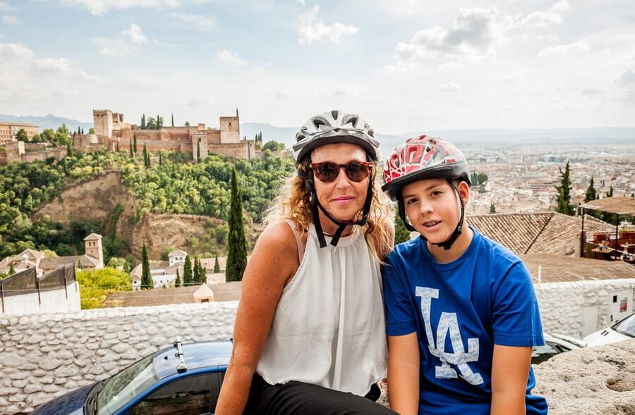 Granada: E-Bike Tour and Fast-Track Alhambra Ticket - What the guides add