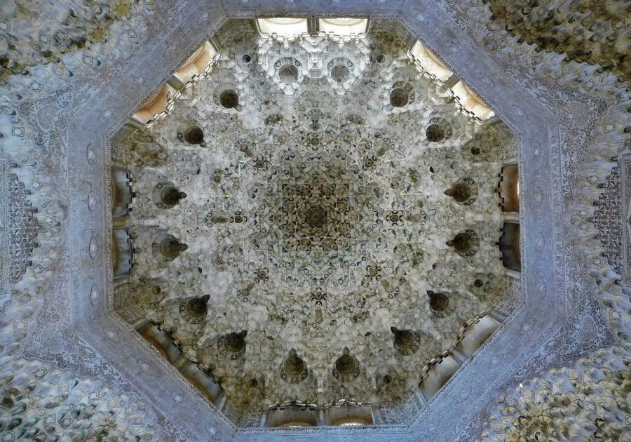 Granada: Fast-Track Alhambra & Nasrid Palaces Guided Tour - Generalife gardens and the role of water