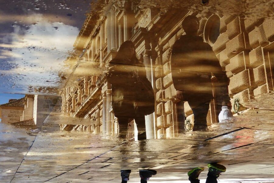 Granada: Fast-Track Alhambra & Nasrid Palaces Guided Tour - Choosing between private, small-group, and regular group tours