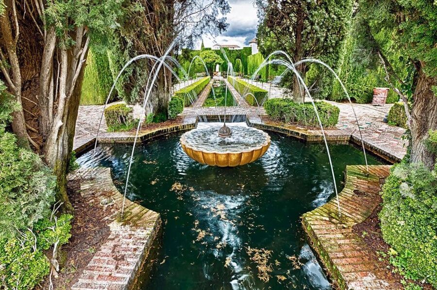 Granada: Full Alhambra Premium Guided Tour with Tickets - Why a full Alhambra tour is worth three hours