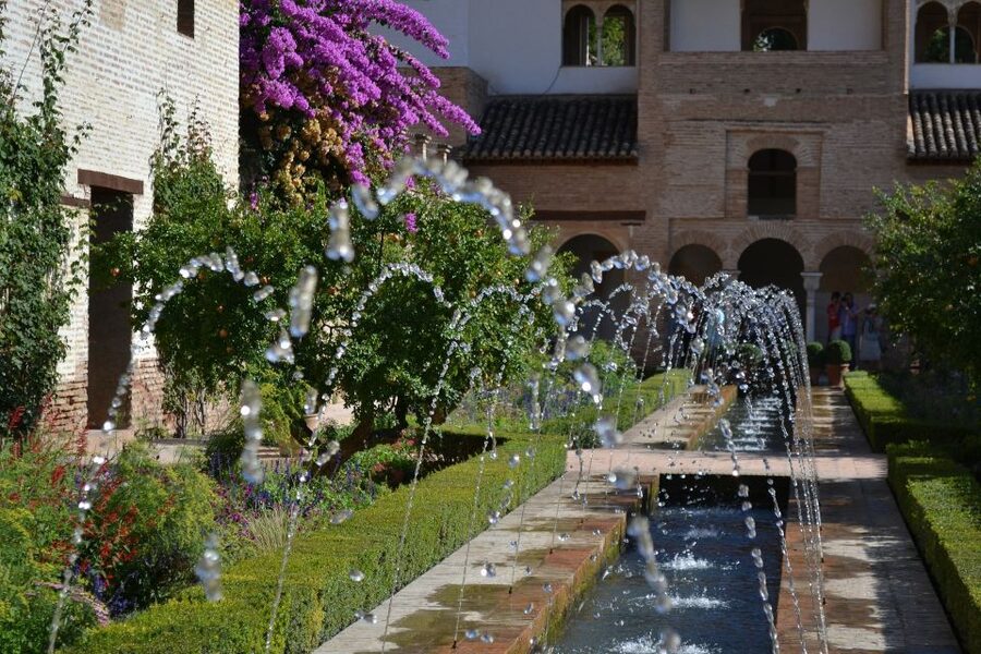 Granada: Full Alhambra Premium Guided Tour with Tickets - The Generalife gardens and royal retreat