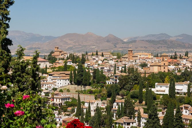 Granada full day: La alhambra completa + el Albaicin y Sacromonte - Generalife gardens: water, shade, and royal leisure