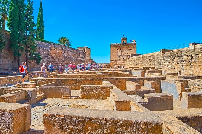 Granada full day: La alhambra completa + el Albaicin y Sacromonte - Alcazaba fortress: Granada from the oldest walls