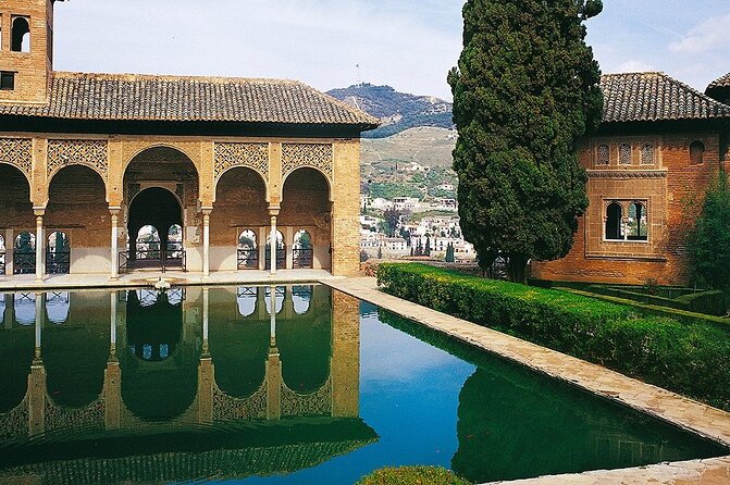 Granada Private Alhambra Tour includes Nazaries Palaces - Generalife: gardens, water, and a cooler retreat