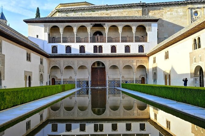 Granada Private Alhambra Tour includes Nazaries Palaces - Private guiding: where the extra cost can pay off