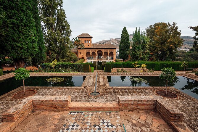 Granada Private Alhambra Tour includes Nazaries Palaces - Nasrid Palaces: the essential one-hour visit