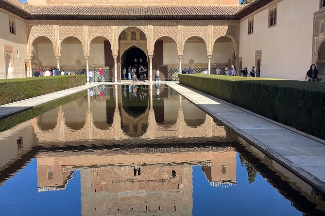Granada : Private Alhambra Tour + Nazaries Palaces (VIP) - Is $114.65 per person good value?