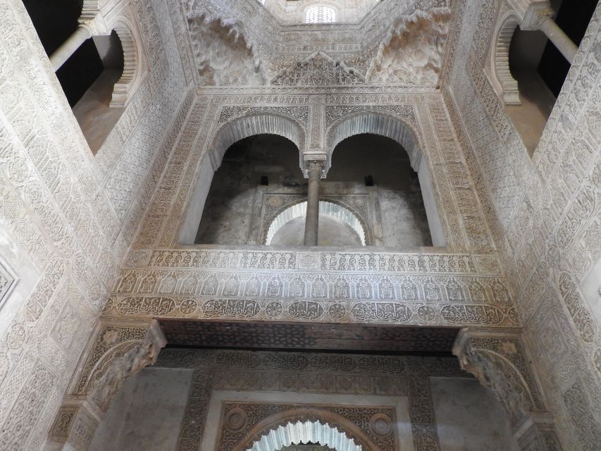 Granada: Sunset Legends of the Alhambra Guided Tour - Why the small group matters
