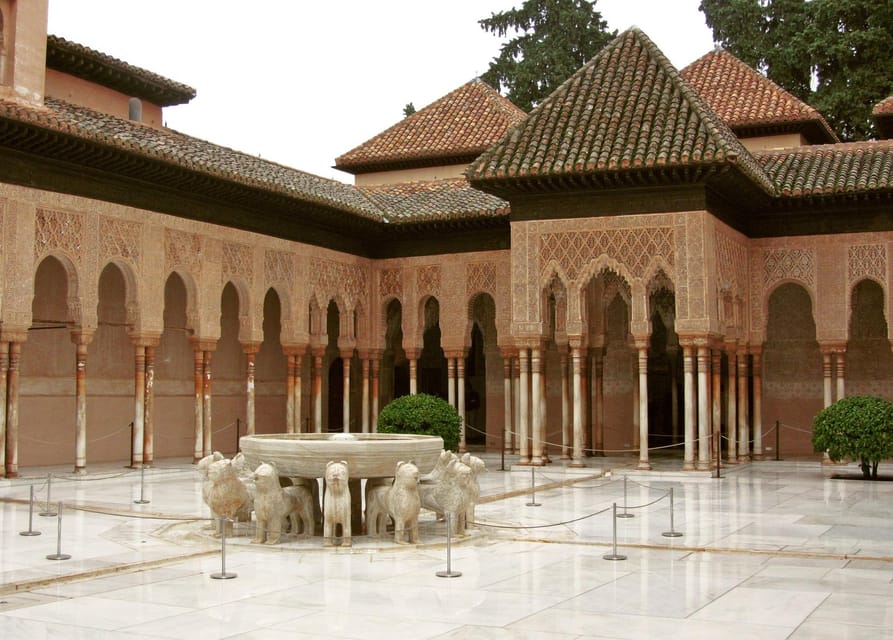 Granada: Tour of Alhambra, Generalife, and Nasrid Palaces - Why the Alhambra works best with a guide
