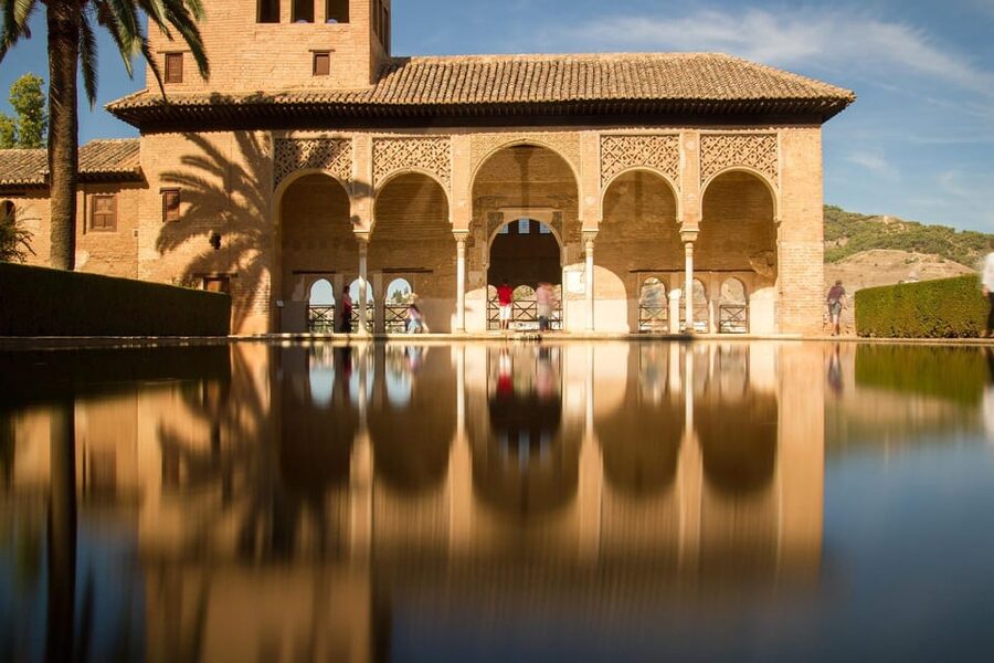 Granada: Tour of Alhambra, Generalife, and Nasrid Palaces - Timing, group size, and listening comfort