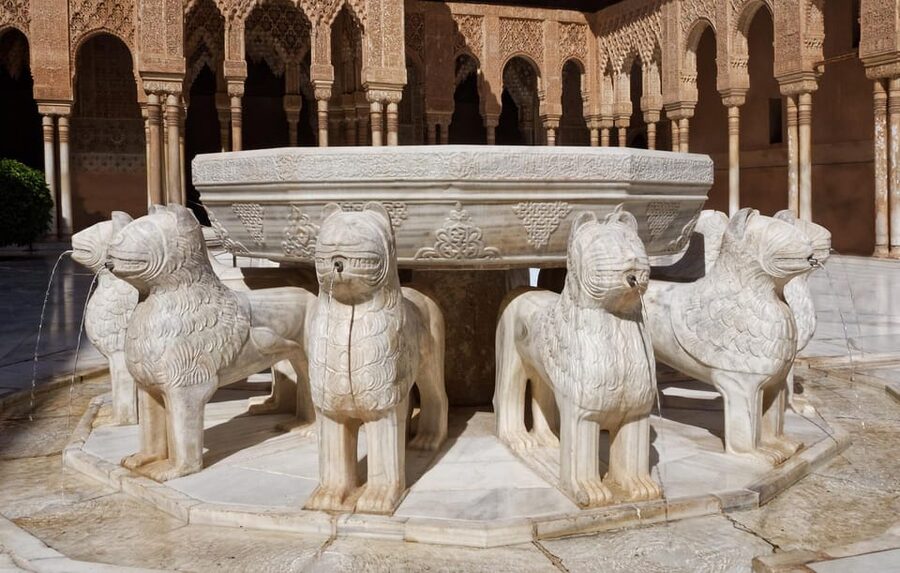 Granada: Tour of Alhambra, Generalife, and Nasrid Palaces - Who should book this Alhambra tour