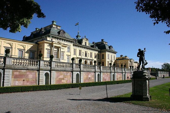 Grand Castle Tour Drottningholm and Gripsholm (private service) - Gripsholm Castle and the Mariefred setting