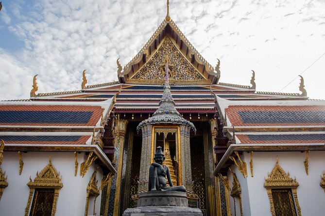 Grand Palace & Wat Arun Immersive Guided Walking Tour 3-Hour - What the guide adds to the visit