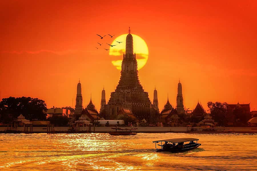Grand Palace, Wat Pho, and Wat Arun: Guided Tour in Spanish - Three Bangkok icons in one Spanish-guided route