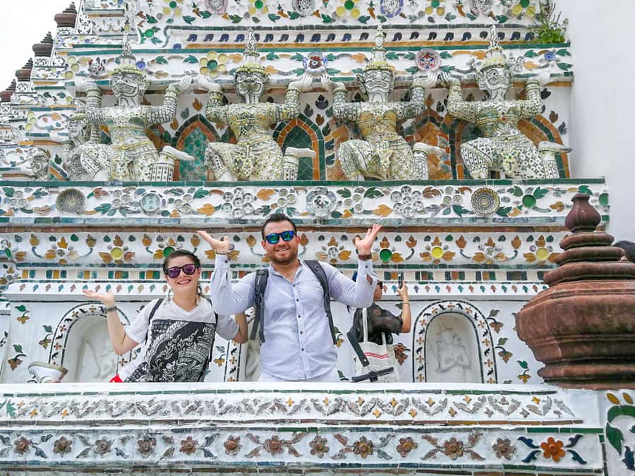 Grand Palace, Wat Pho, and Wat Arun: Guided Tour in Spanish - Crossing the Chao Phraya toward Wat Arun