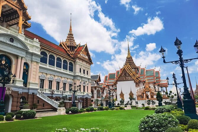Grand Palace & Wat Phra Kaew Walking Tour with Professional Guide - Entering the Grand Palace after one hour of walking