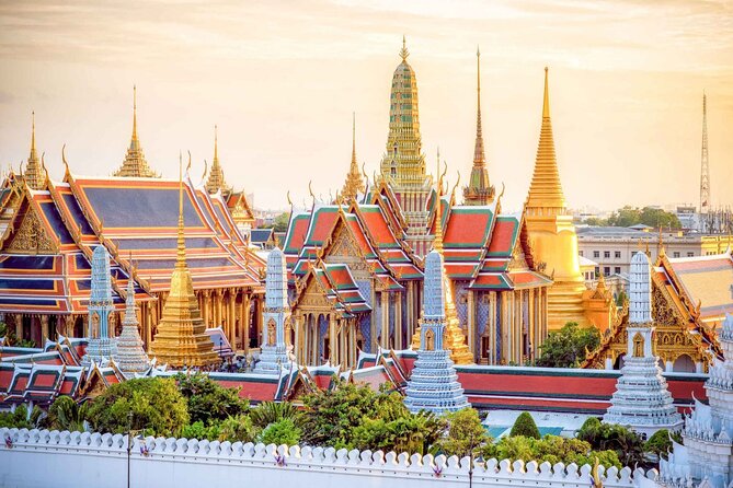 Grand Palace, Wat Phra Kaew, Wat Pho and Wat Arun Walking Tour From Bangkok - Wat Phra Kaew and the Emerald Buddha
