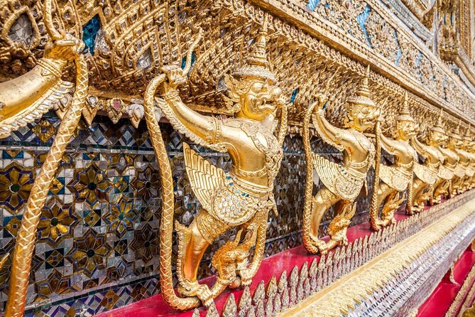 Grand Palace, Wat Phra Kaew, Wat Pho and Wat Arun Walking Tour From Bangkok - What the guide adds to the experience