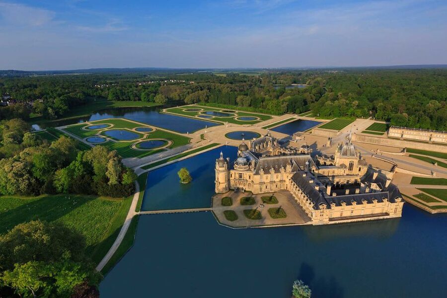 Great Stables of Prince de Conde & Palace Chantilly - Guide quality and the private format
