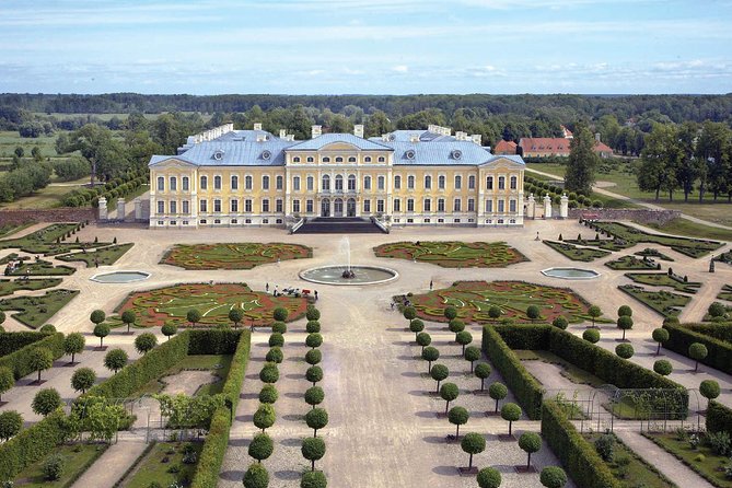 Group Day trip to Rundale Palace, Hill of Crosses & Bauska Castle - A full day beyond Riga