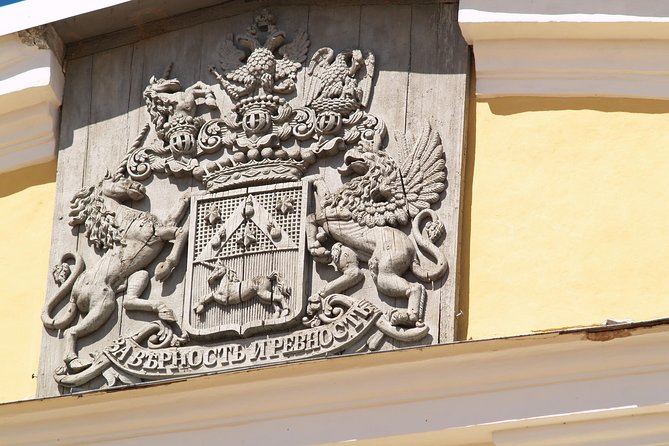 Group Day trip to Rundale Palace, Hill of Crosses & Bauska Castle - What the long van ride is really like