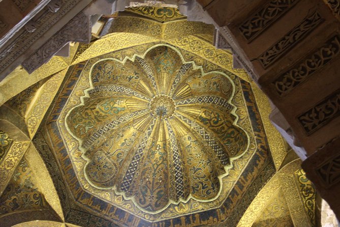Guided tour: discover the 2 great monuments in Córdoba: Mezquita and Alcázar. - Beginning at the Alcázar of the Christian Monarchs