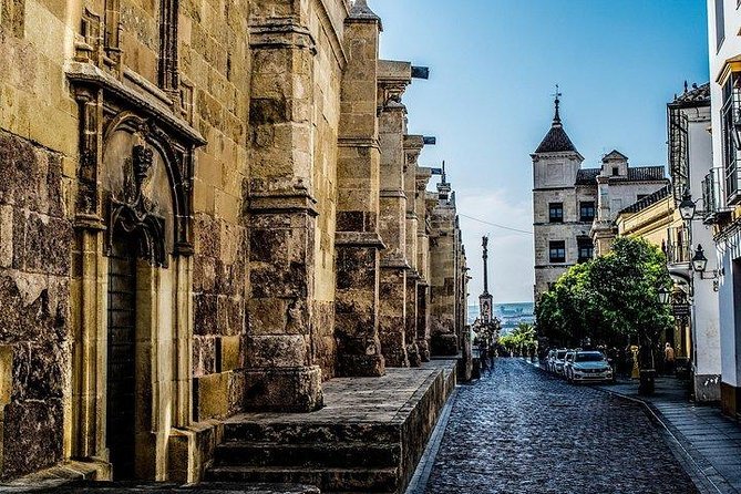 Guided Tour of Monumental Cordoba: Jewish Quarter, Alcazar and Mosque - How the three-part format affects your day