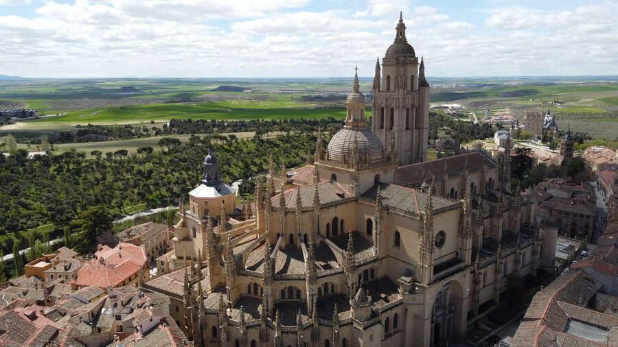 Guided tour of Segovia in Spanish: Cathedral and Alcázar - Why the Alcázar makes a strong starting point