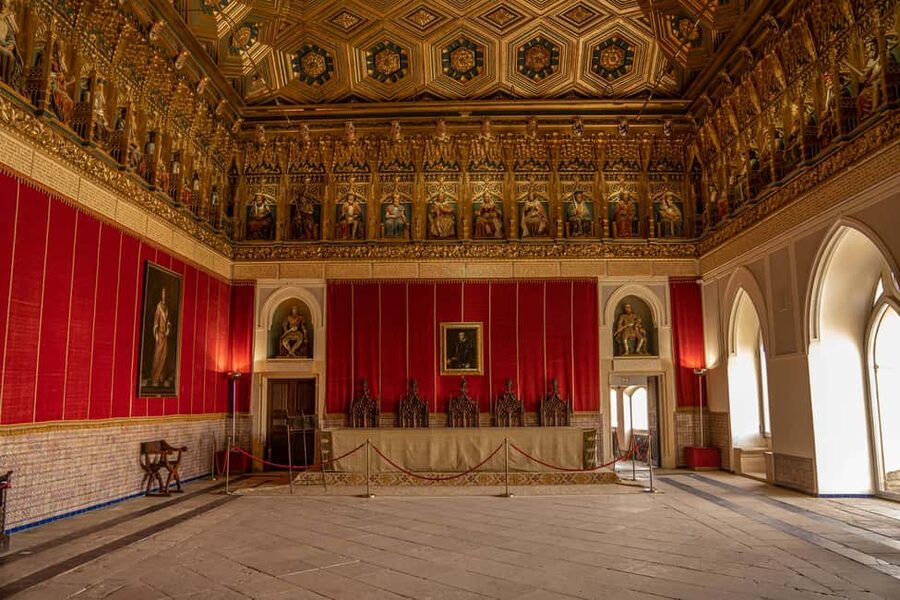 Guided tour of Segovia in Spanish: Cathedral and Alcázar - Inside the Cathedral known as the Lady of the Cathedrals