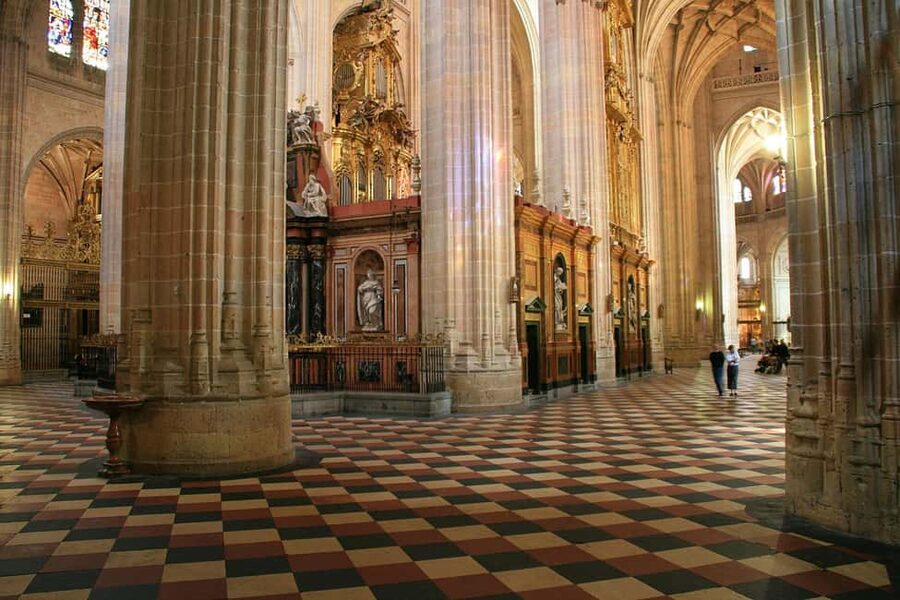Guided tour of Segovia in Spanish: Cathedral and Alcázar - What the $29 price really covers