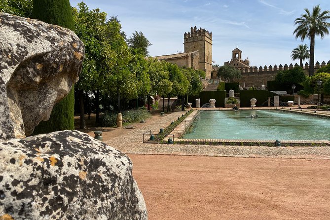 Guided tour of the Alcazar de los Reyes Cristianos in Spanish - Should you book the Alcázar tour?