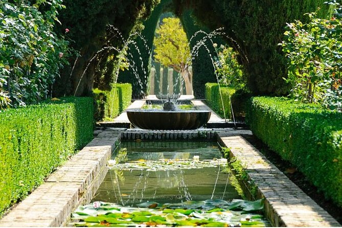 Guided tour to Alhambra with Generalife, Alcazaba and Carlos V - Generalife gardens, orchards, and the Sultan’s summer retreat