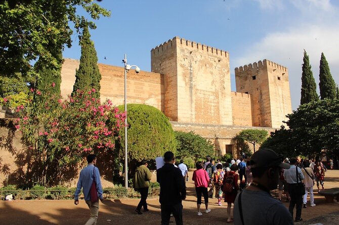Guided visit to the Alhambra, Nasrid Palaces and Generalife - Palace of Carlos V: a sharp change in style