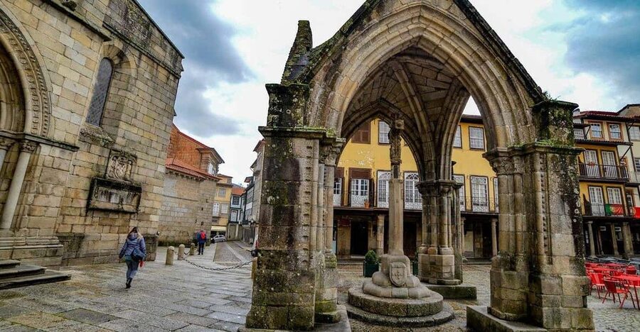 Guimaraes Local Tours ; Visit the Castle , Palace and City - Who Will Get the Most From This Experience