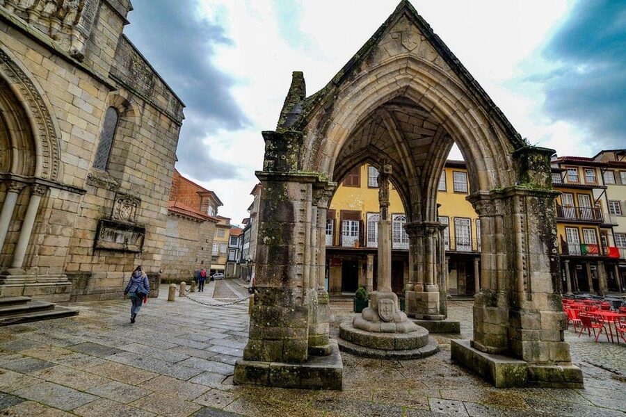 Guimaraes Local Tours ; Visit the Castle , Palace and City - Guimaraes Castle and Portugal’s Early Story
