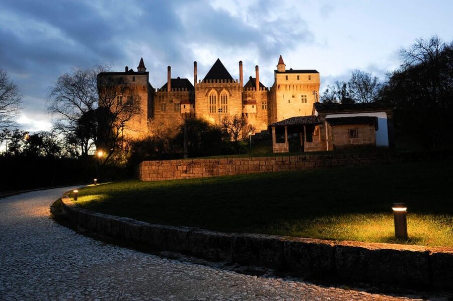 Guimarães: Palace of the Dukes of Bragança Entry Ticket - Opening Days, Photography, and Access
