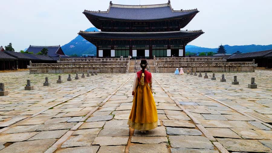 Gyeongbokgung Palace, Jogyesa Temple and Bukchon village - Gwanghwamun Square and King Sejong
