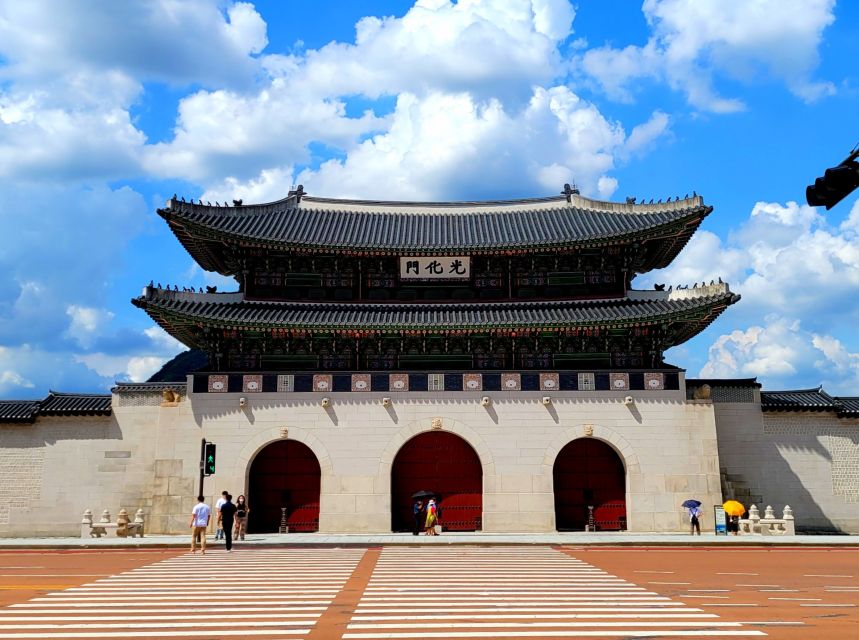 Gyeongbokgung Palace, Jogyesa Temple and Bukchon village - Gyeongbokgung Palace and the Joseon court