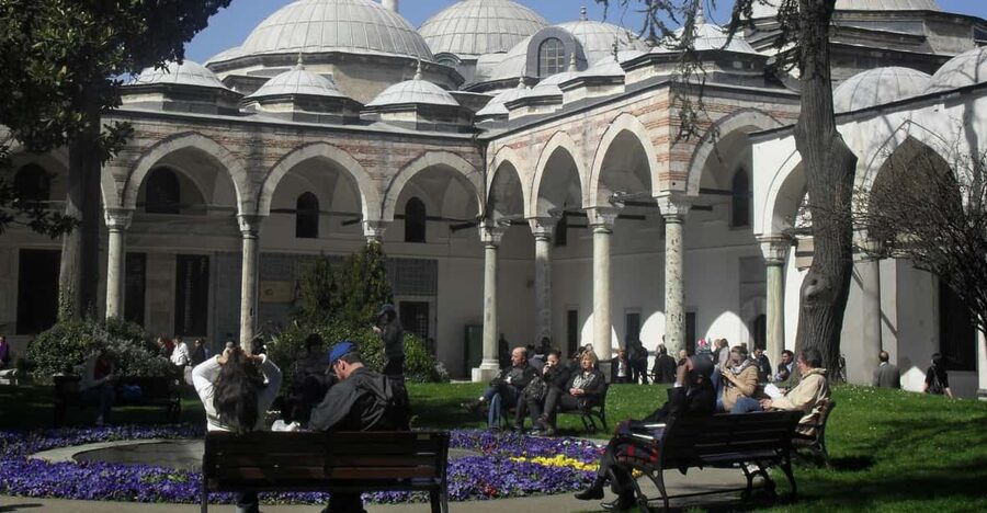 Half-Day Istanbul: Topkapi Palece Tour (Tickets Included) - Topkapi Palace and the Ottoman court