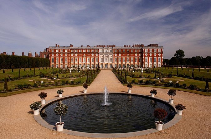 Hampton Court Palace Entrance Ticket - Costumed guides and self-guided touring