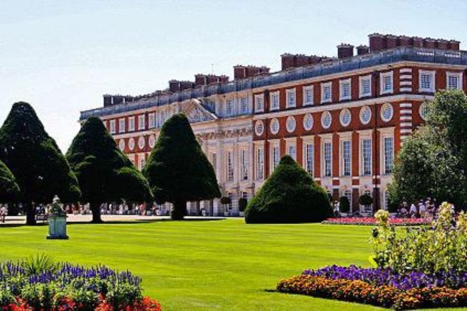 Hampton Court Palace Entrance Ticket - Entering Hampton Court with a mobile ticket
