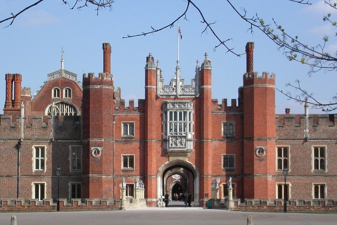 Hampton Court Palace Private Tour - Secrets of Henry VIII - Seeing Hampton Court through Henry VIII’s court