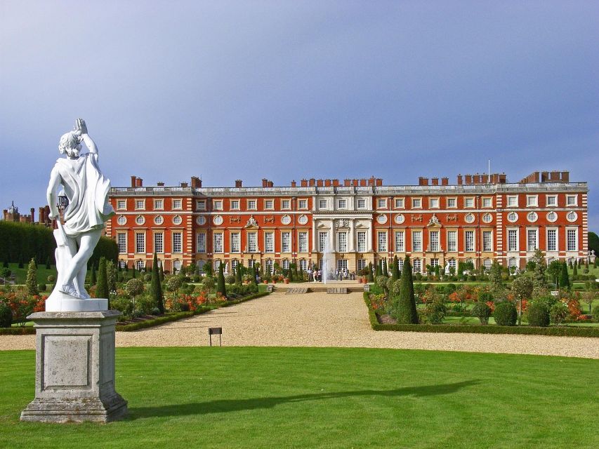 Hampton Court Palace Private tour With Fast Track Entry - Why Hampton Court works so well as a half-day visit