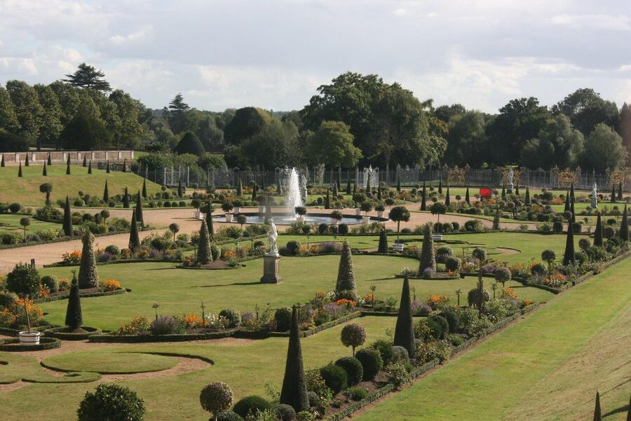 Hampton Court Palace Private tour With Fast Track Entry - Who should book this Hampton Court tour?